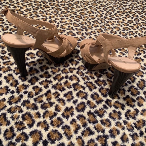 Size 8.5 Madden Girl Tan Heels - Picture 3 of 4